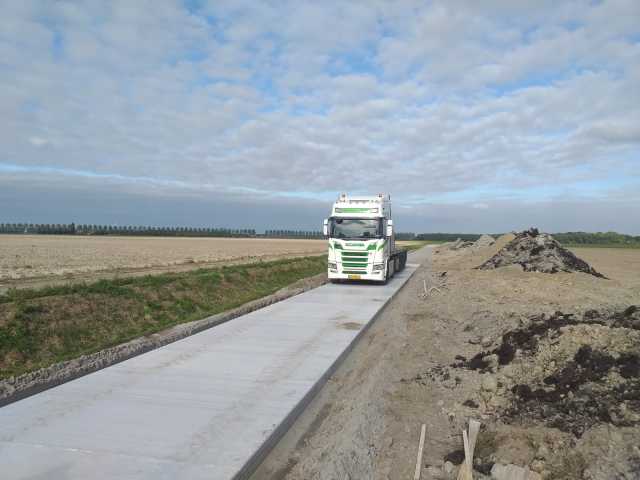 AANBIEDING kavelpad BETONPLATEN - zeer sterk