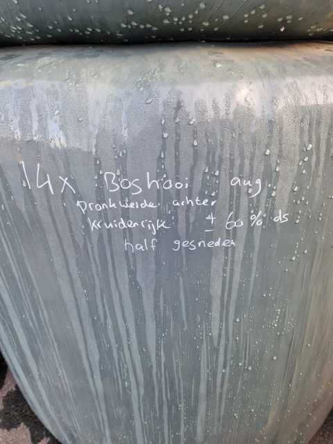 verschillende partijen balen bossenland, zie fotos