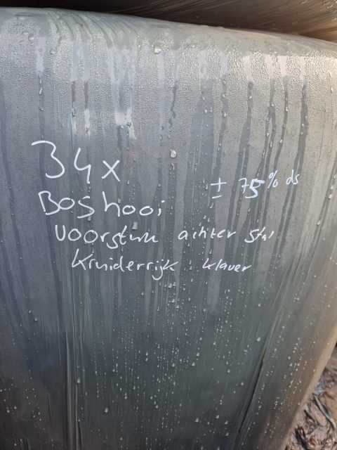 verschillende partijen balen bossenland, zie fotos