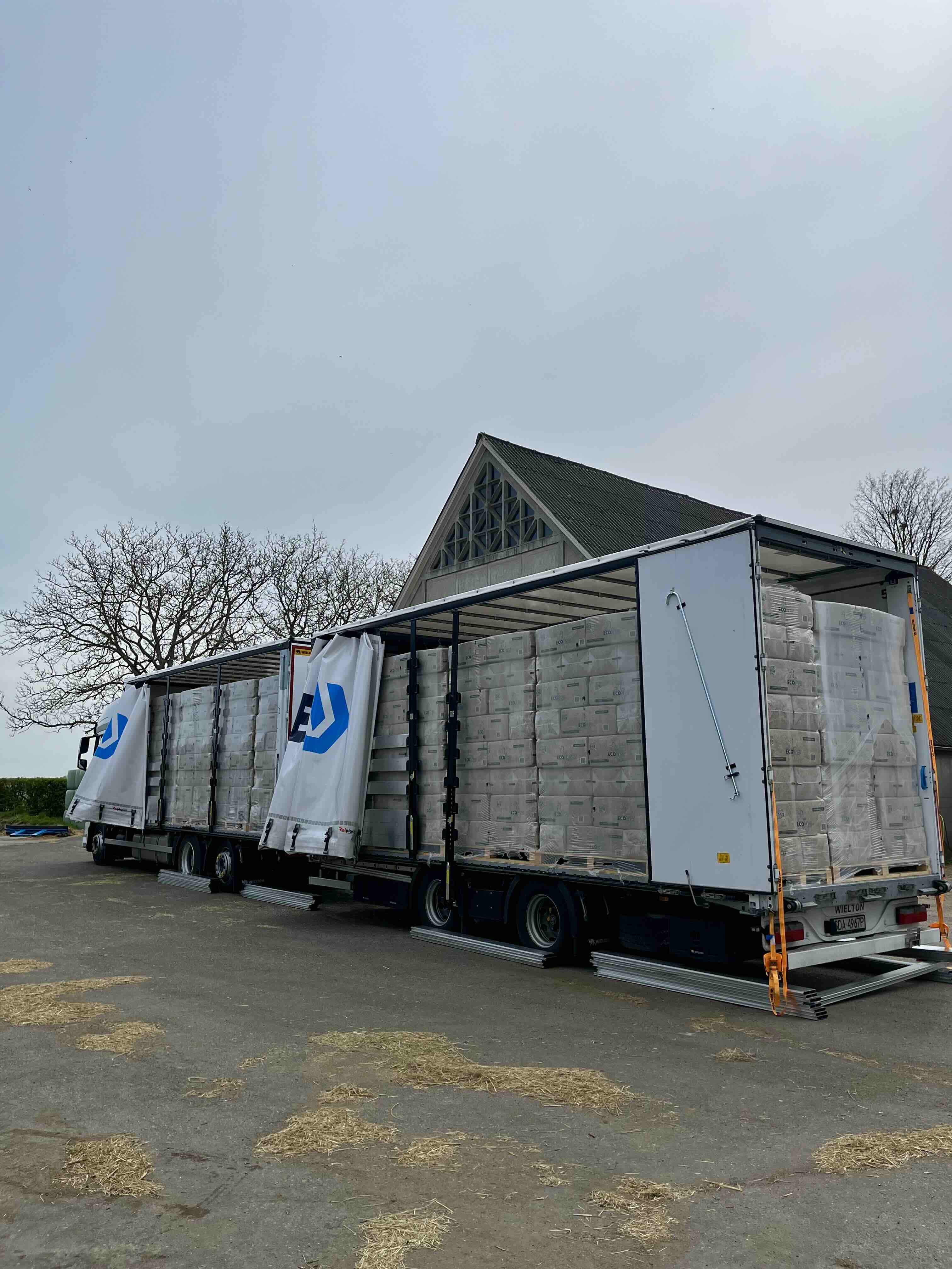 Vlasstrooisel op wegwerp pallets, 4,50 per pak excl. geleverd - zelf lossen