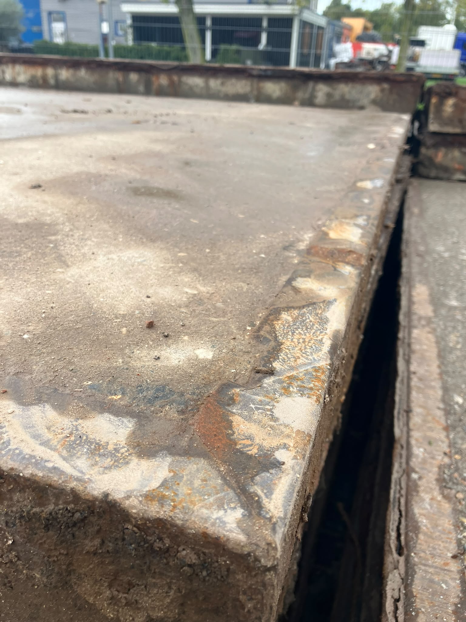 Betonplaten met hoeklijn, gebruikt