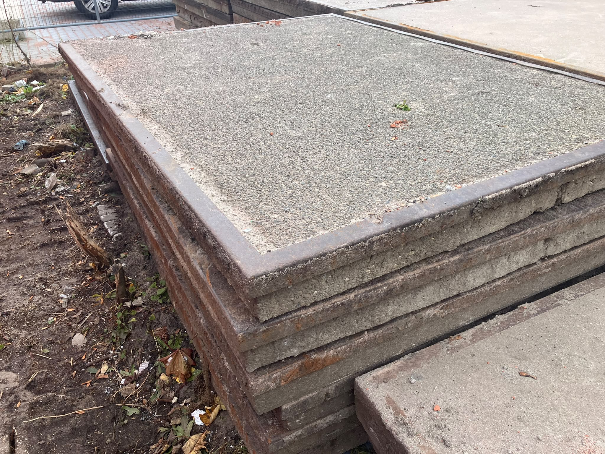 Betonplaten met hoeklijn, gebruikt