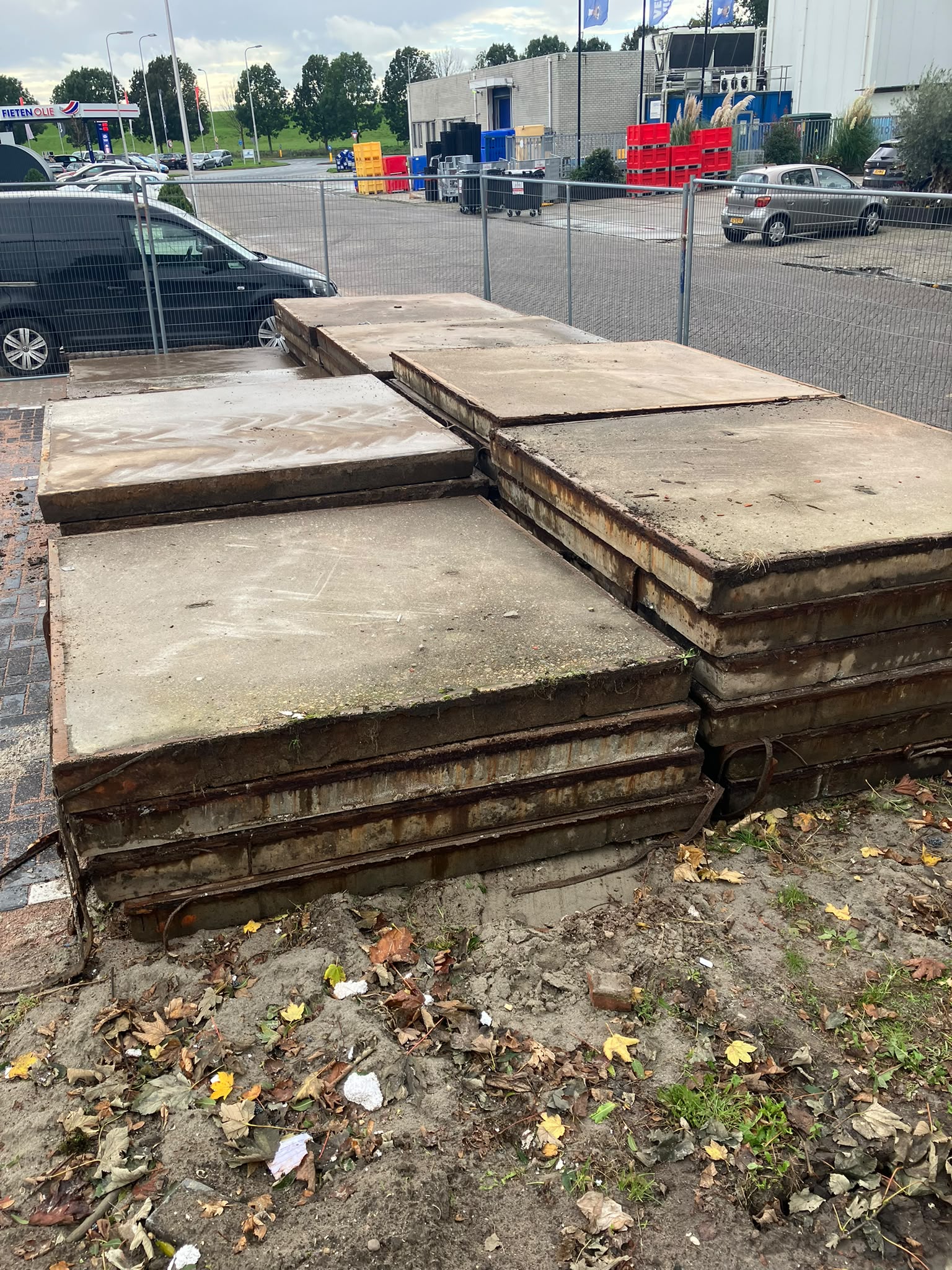 Betonplaten met hoeklijn, gebruikt