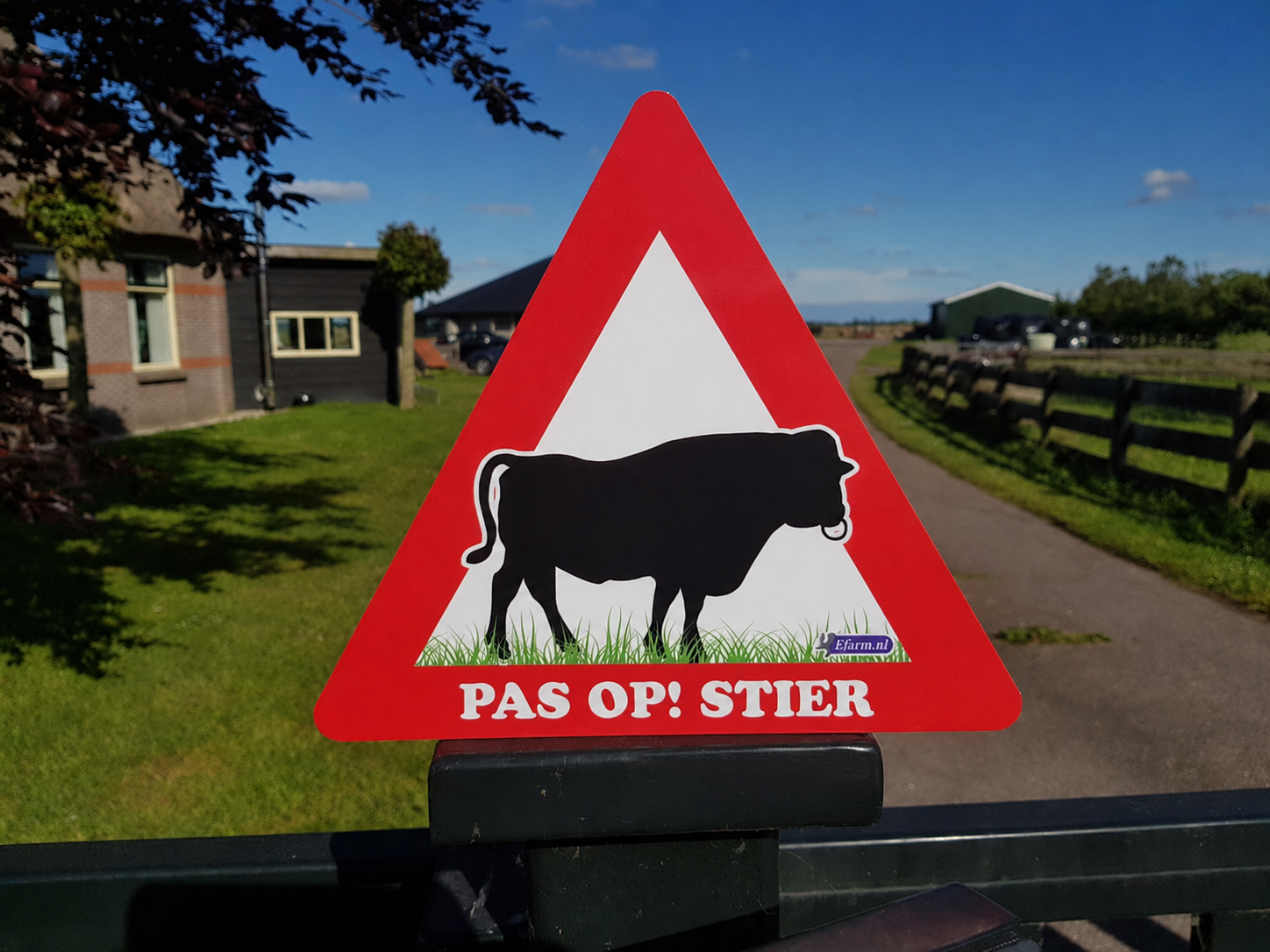 Waarschuwingsbord: Pas op de stier!